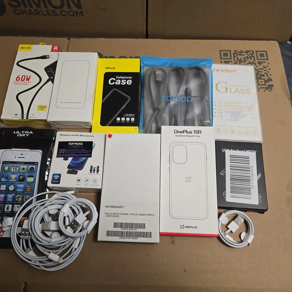 LOT OF ASSORTED MOBILE PHONE ACCESSORIES TO INCLUDE CASES, SCREEN PROTECTORS AND POWER BANKS