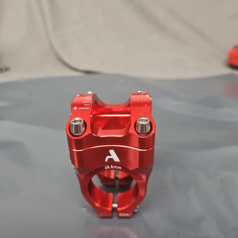 RED ANODISED BICYCLE STEM CLAMP, 28.6MM HANDLEBAR DIAMETER