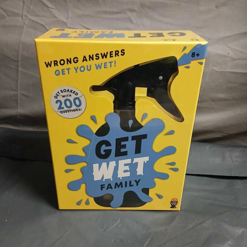 GET WET FAMILY – BOXED PARTY GAME WITH WATER-SPRAYER COMPONENT