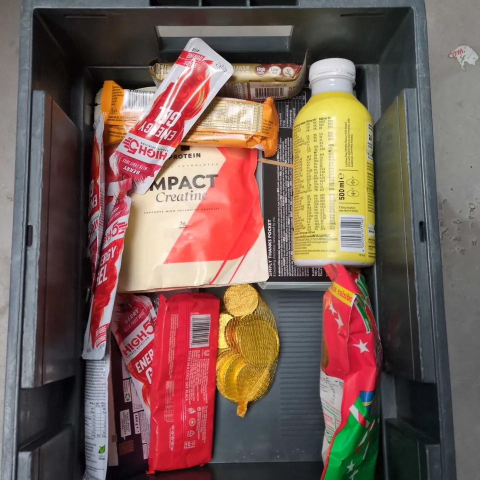 APPROXIMATELY 10 ASSORTED FOOD AND DRINK ITEMS TO INCLUDE PASTA SHAPES, YFOOD DRINK AND HARIBO SOUR SPARKS, ETC