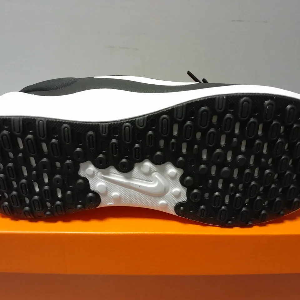 BOXED PAIR OF NIKE KIDS' REVOLUTION 7 RUNNING SHOES IN BLACK/WHITE - UK 5.5