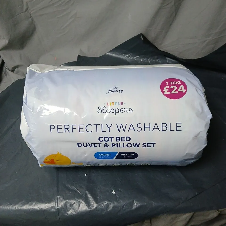 FOGARTY LITTLE SLEEPERS COT BED DUVET & PILLOW SET – 7 TOG, DUVET 120X150CM, PILLOW 60X40CM
