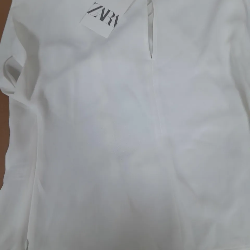 ZARA WHITE TOP - SIZE MEDIUM