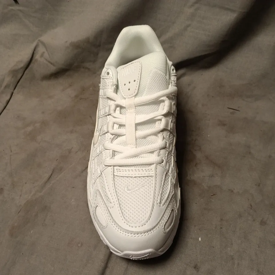 NIKE RIDELINER WHITE TRAINERS SIZE 6