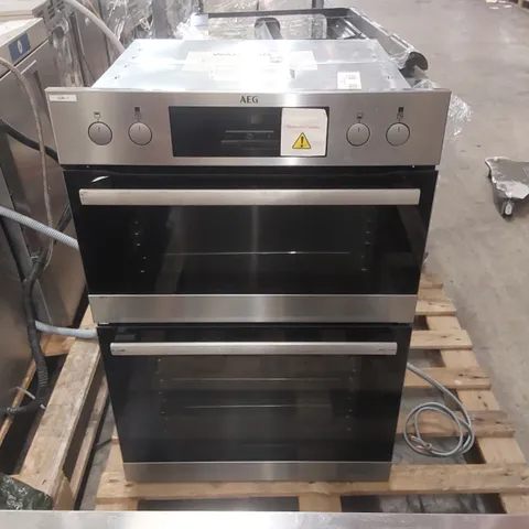 AEG BUILT IN ELECTRIC DOUBLE OVEN DCB331010M