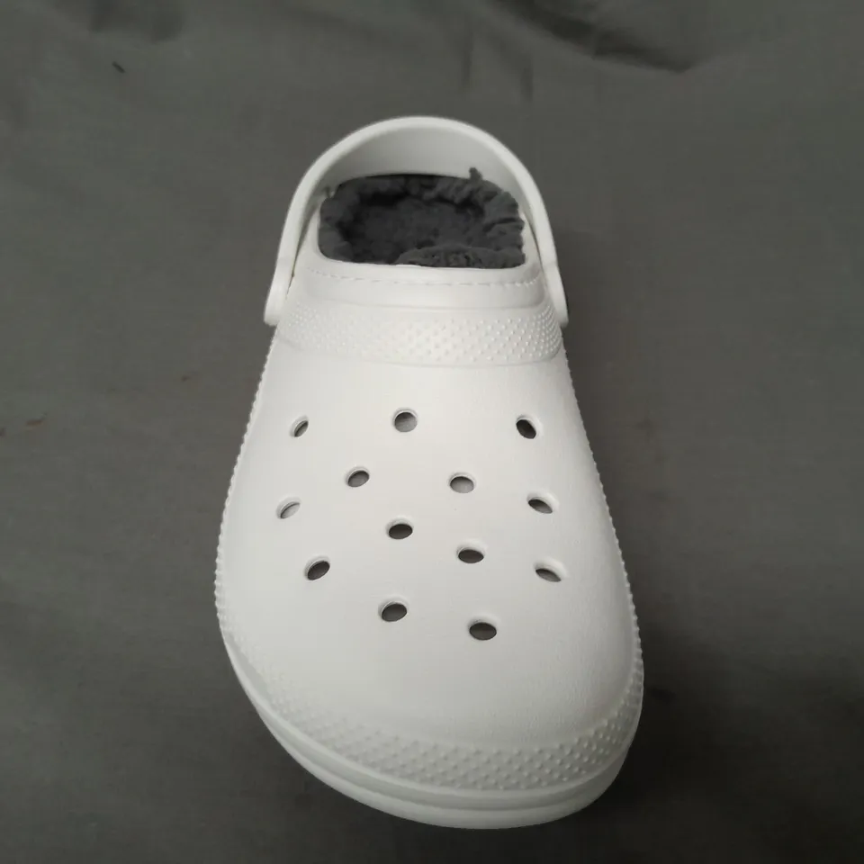 PAIR OF CROCS CLASSIC LINED KID'S CLOGS IN WHITE UK SIZE J5