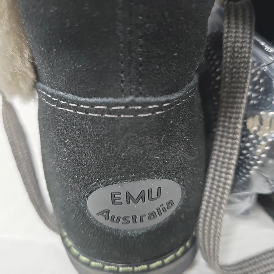 EMU AUSTRALIA BLACK SHEEPSKIN BOOTS WITH FUR LINING UK 5