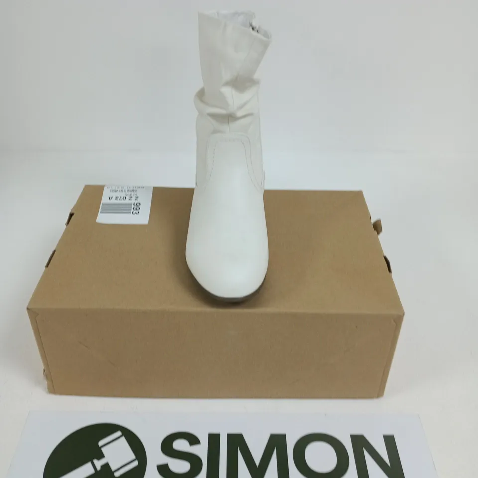 BOXED PAIR OF WHITE LEATHER ANKLE BOOTS – SIZE 38
