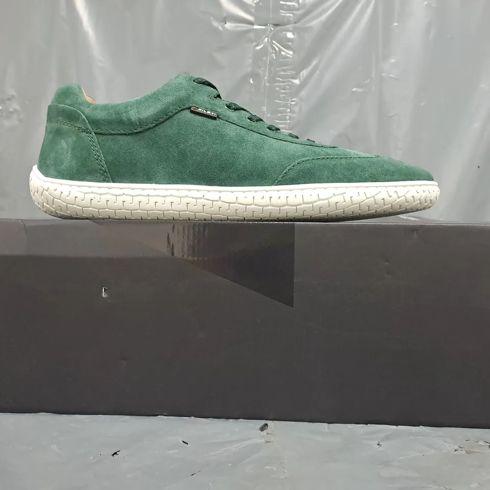 BOXED PAIR OF PILOTI SHIFT SHOES IN TENNESSEE PINE SIZE UK 9.5