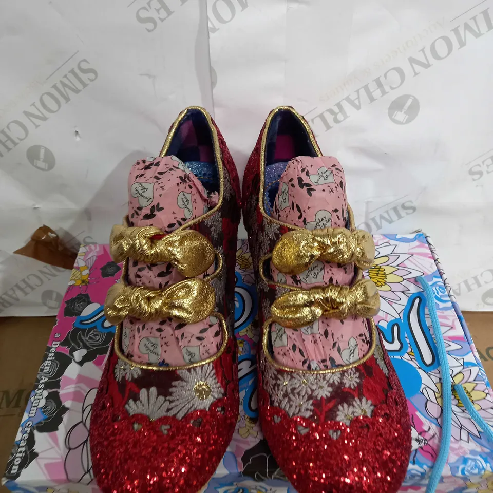 BOXED PAIR OF IREGULAR CHOICE CALENDULA MID HEEL SHOE SIZE 41