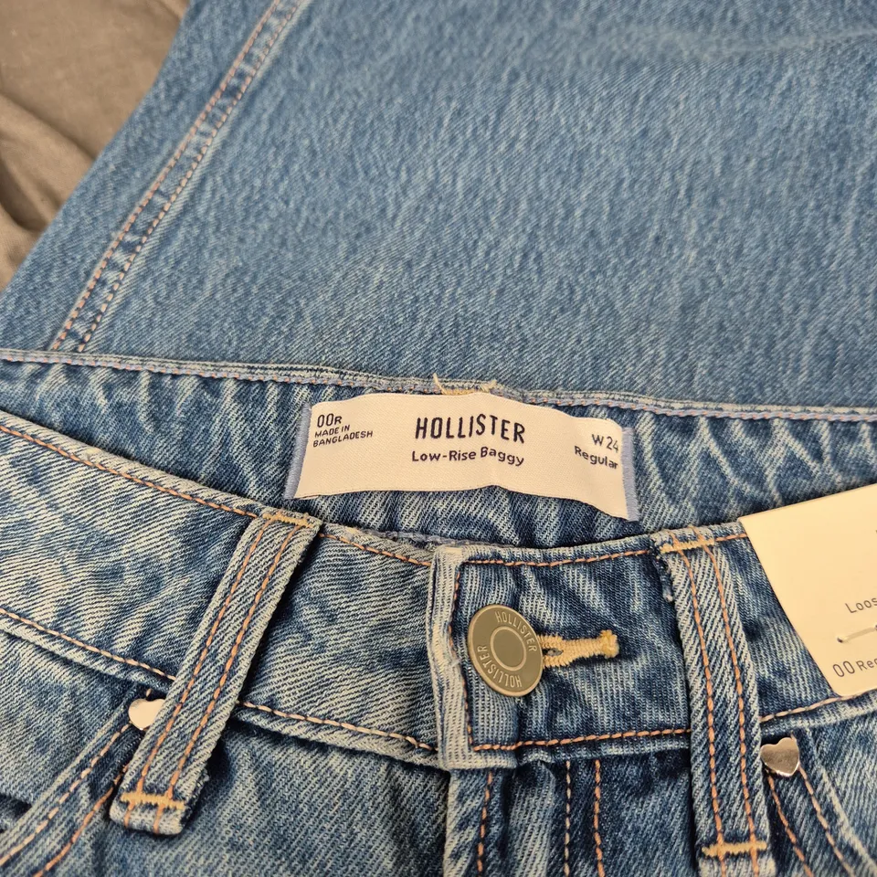 HOLLISTER LOW-RISE BAGGY JEANS IN BLUE – W24 REGULAR 