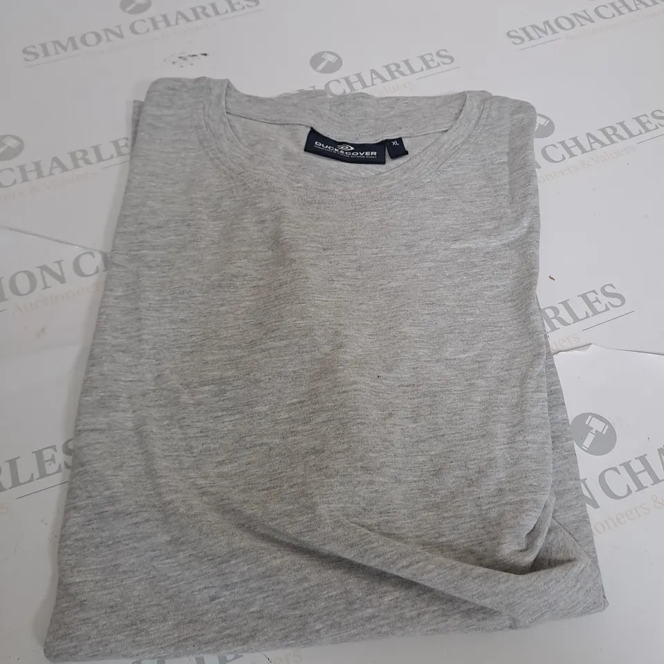 DUCK AND COVER LIGHT GREY T-SHIRT SIZE XL 