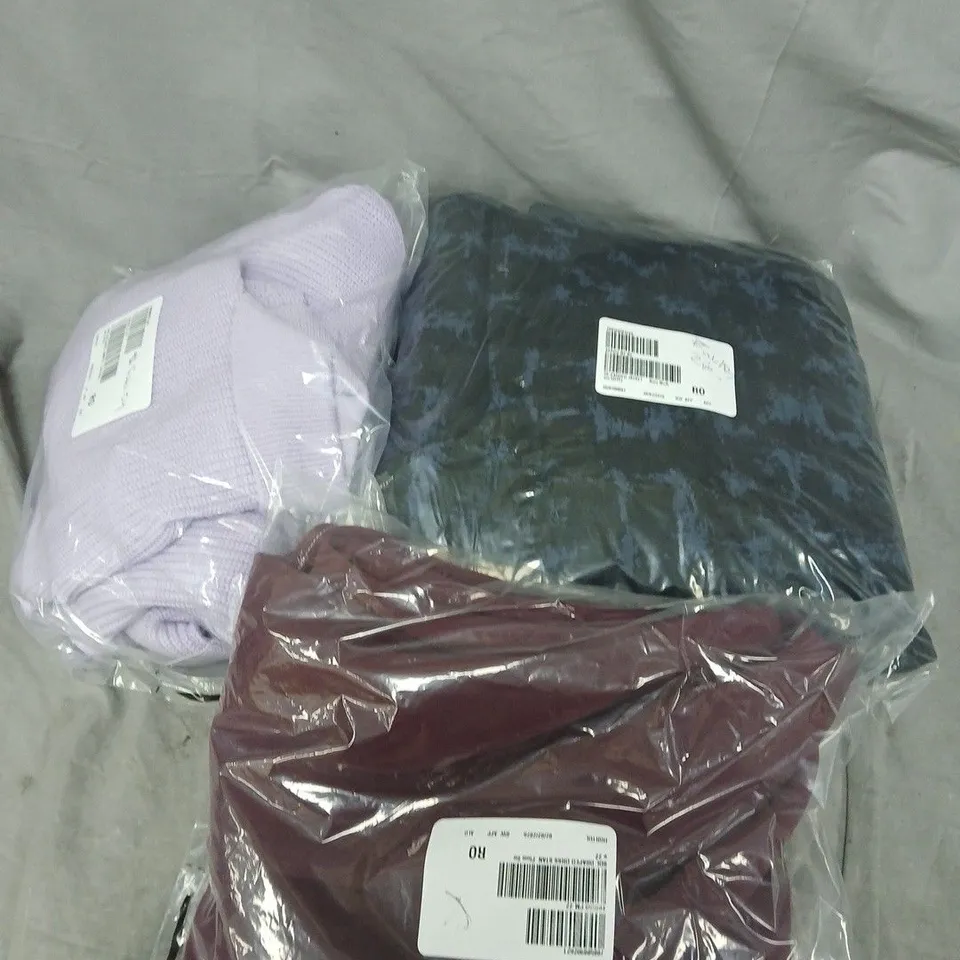 APPROXIMATELY 15 ASSORTED LADIES CLOTHING PRODUCTS IN VARIOUS STYLES & SIZES 