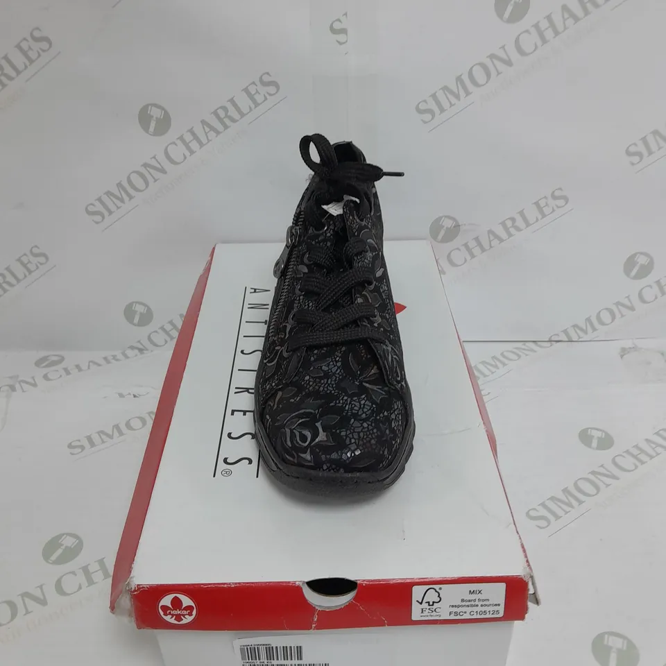 RIEKER FLORAL WEDGE TRAINER SIZE 6