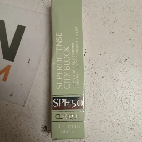 CLINIQUE SUPERDEFENSE CITY BLOCK SPF 50 DAILY FACE PROTECTOR