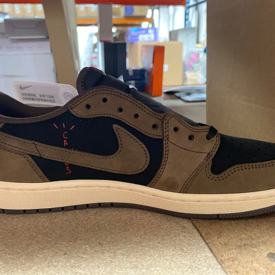 BOXED PAIR OF NIKE AIR JORDAN 1 LOW X TRAVIS SCOTT CACTUS JACK TRAINERS SIZE 9