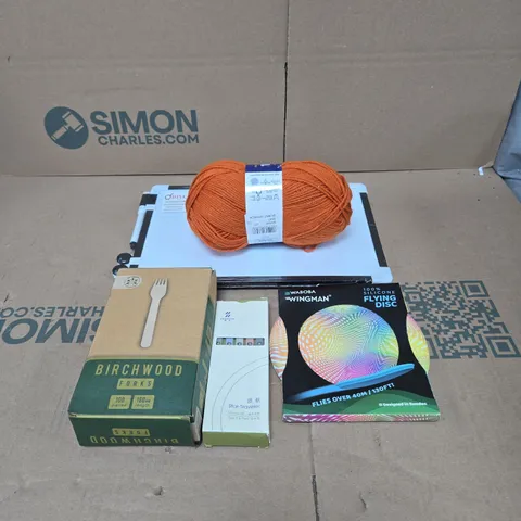 TOTE OF APPROXIMATELY 15 ASSORTED HOUSEHOLD ITEMS TO INCLUDE MAGNETIC WHITEBOARD, WOOL, BIRCHWOOD FORKS, SILICONE FLYING DISC ETC