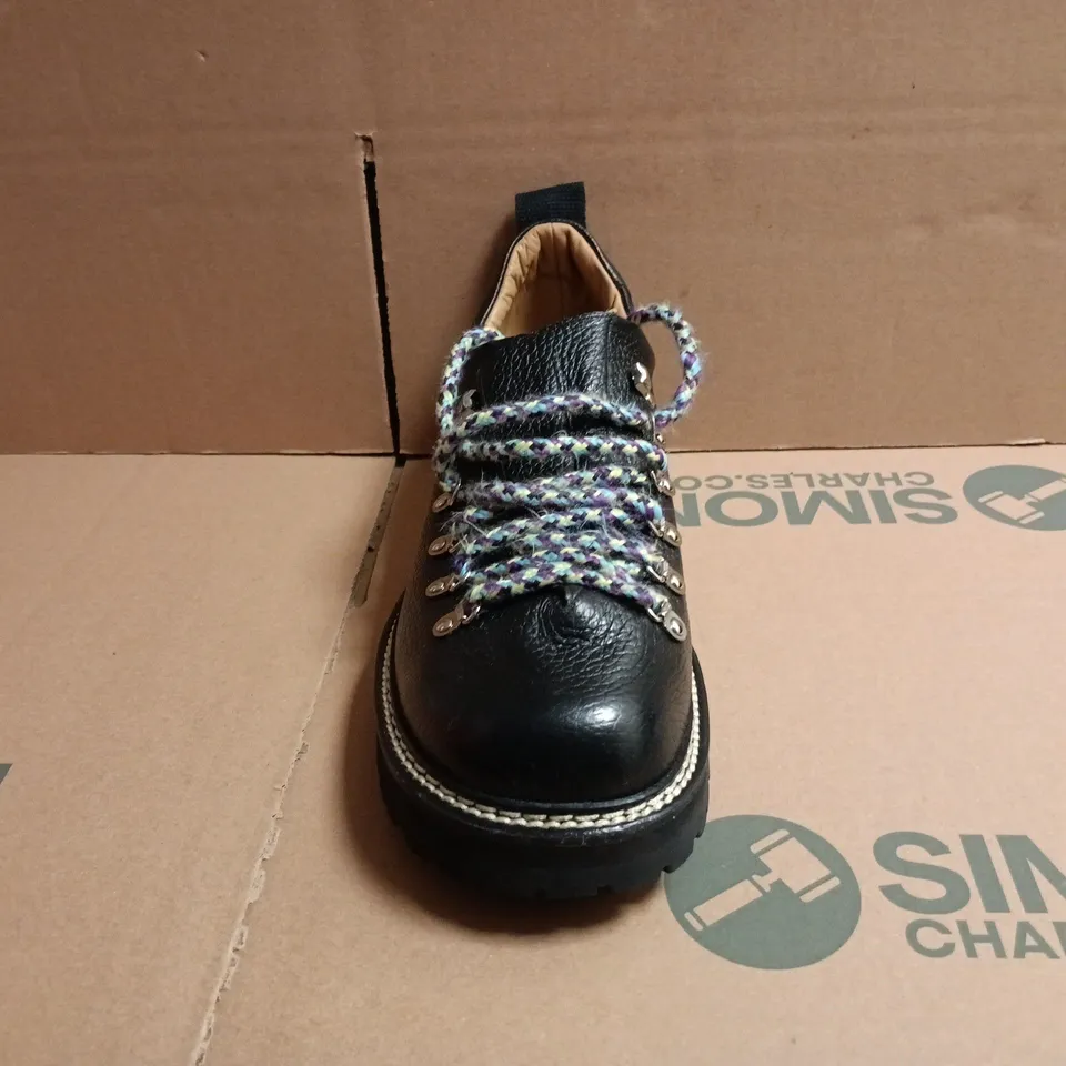 BOXED PAIR OF VIBRAM SHOES IN BLACK SIZE UNSPECIFIED