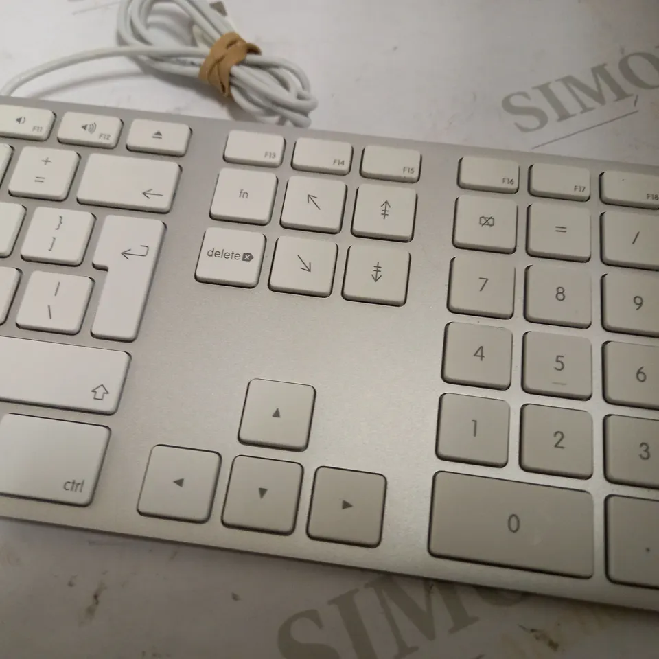 UNBOXED APPLE A1243 WIRED KEYBOARD