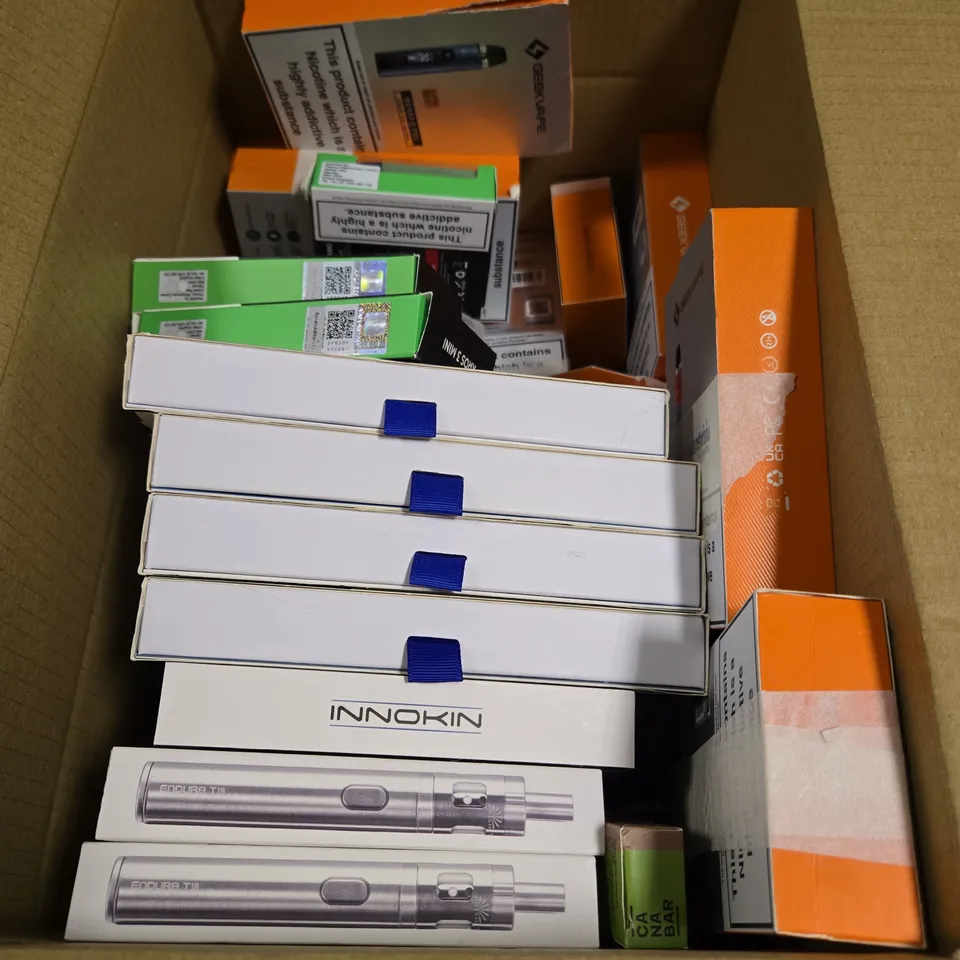 APPROXIMATELY 20 VAPES & E-CIGARETTES TO INCLUDE VAPORESSO, GEEKVAPE, INNOKIN ETC 