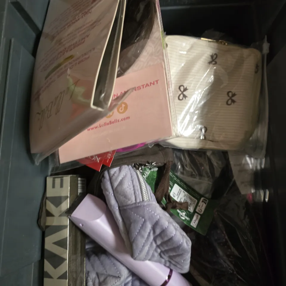 APPROXIMATELY 10 ASSORTED HEALTH & BEAUTY PRODUCTS TO INCLUDE AROMATIC SOAP, MAKE UP BAG, INCONTINENCE PADS ETC 