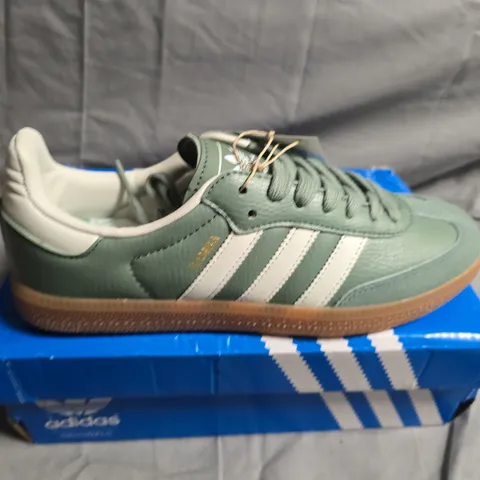 BOXED PAIR OF ADIDAS SAMBA TRAINERS - UK SIZE 6