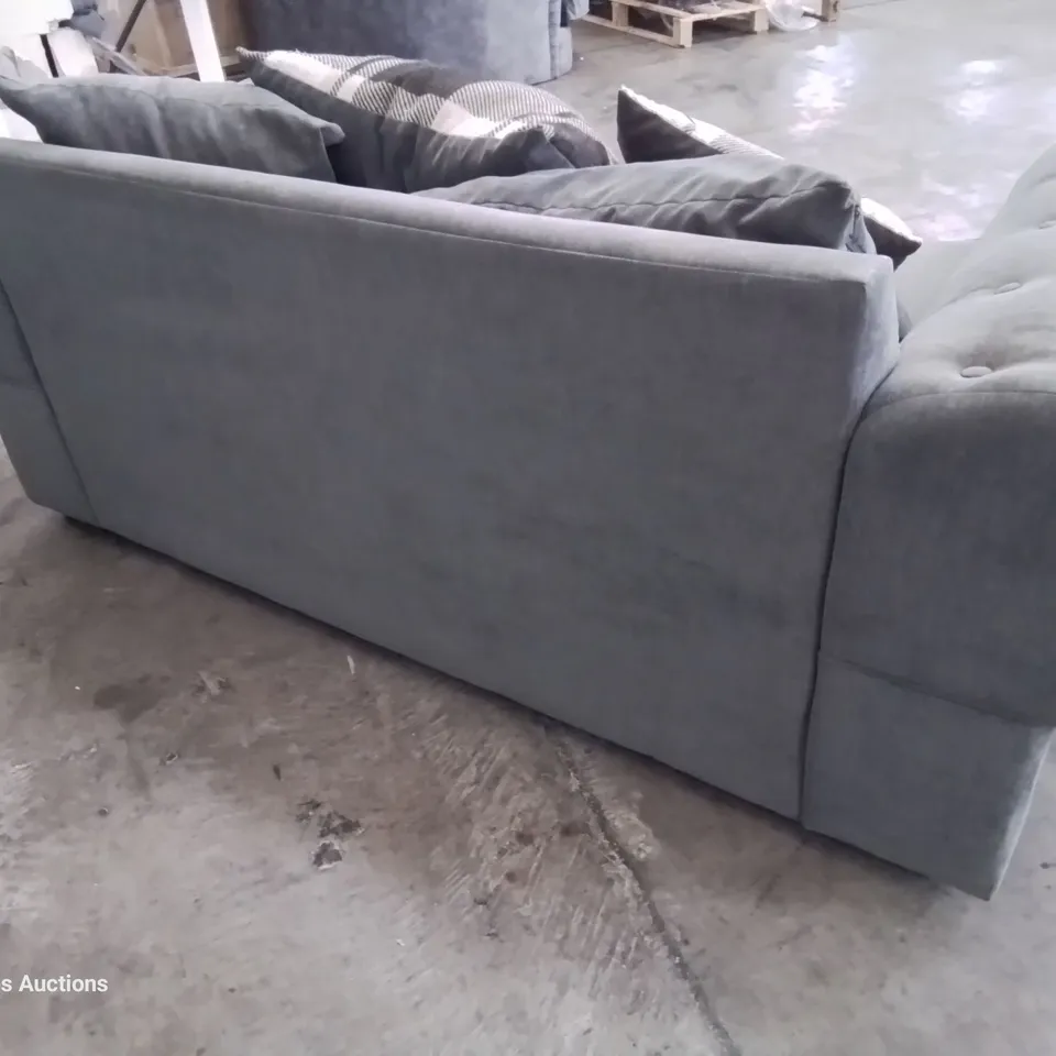 DESIGNER CHESTERFIELD STYLE TWO SEATER SOFA WITH SCATTER CUSHIONS GREY FABRIC