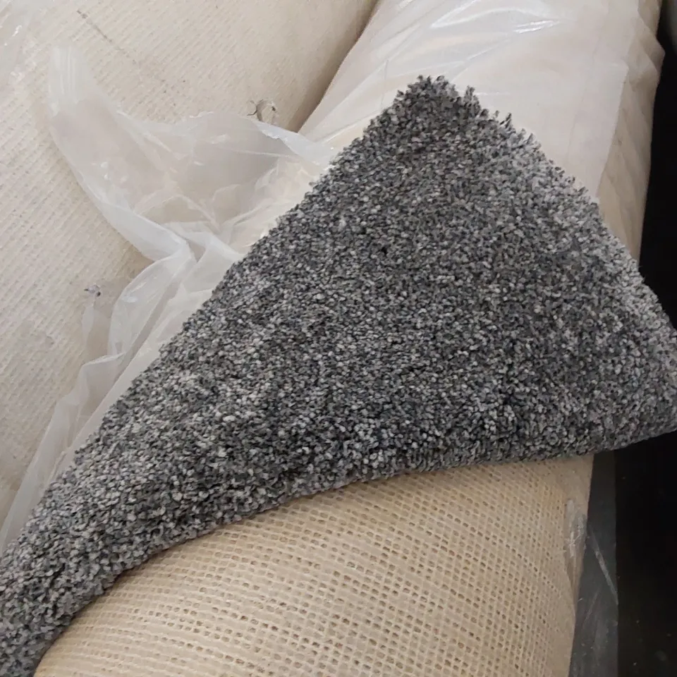 ROLL OF QUALITY STS HERITAGE LUXURY CARPET // SIZE: APPROX. 5 X 6.6m