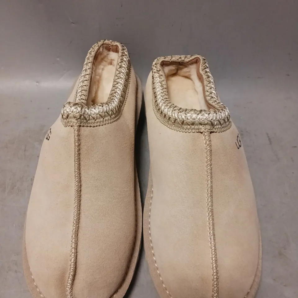 PAIR OF UGG TAZZ SLIPPERS, SAND - UK SIZE 6.5