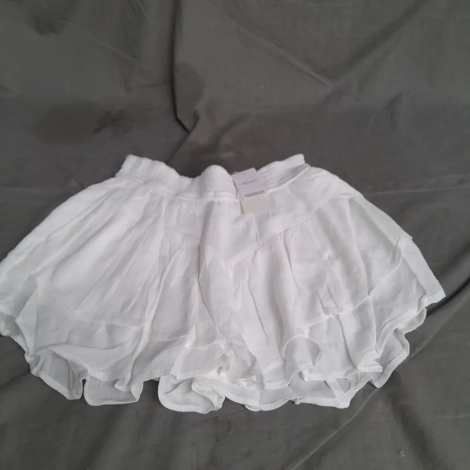 HOLLISTER RUFFLE MINI SKORT IN WHITE SIZE S