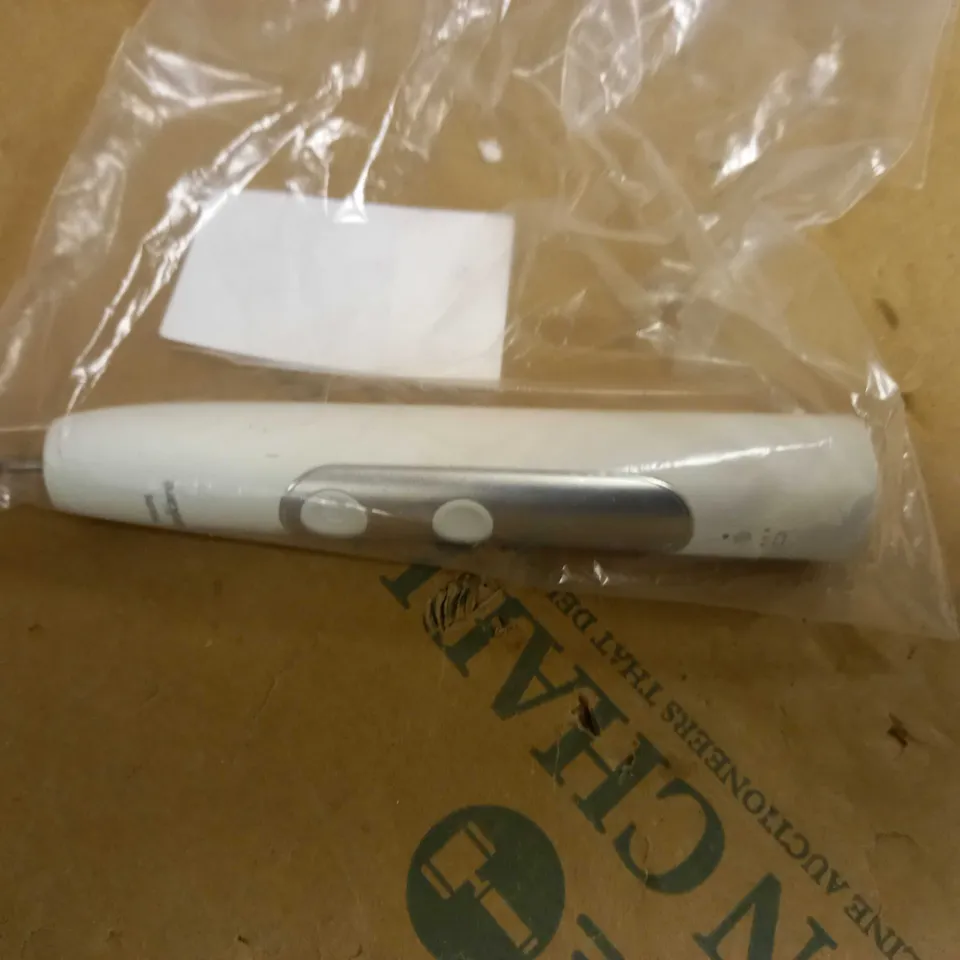 PHILIPS SONICARE WHITE ELECTRIC TOOTHBRUSH