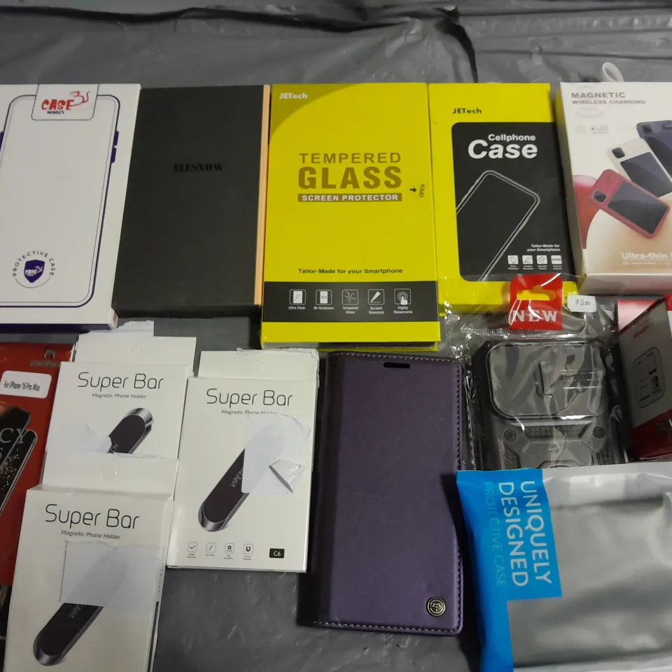 LOT OF ASSORTED MOBILE PHONE ACCESSORIES TO INCLUDE CASES, SCREEN PROTECTORS AND CABLES