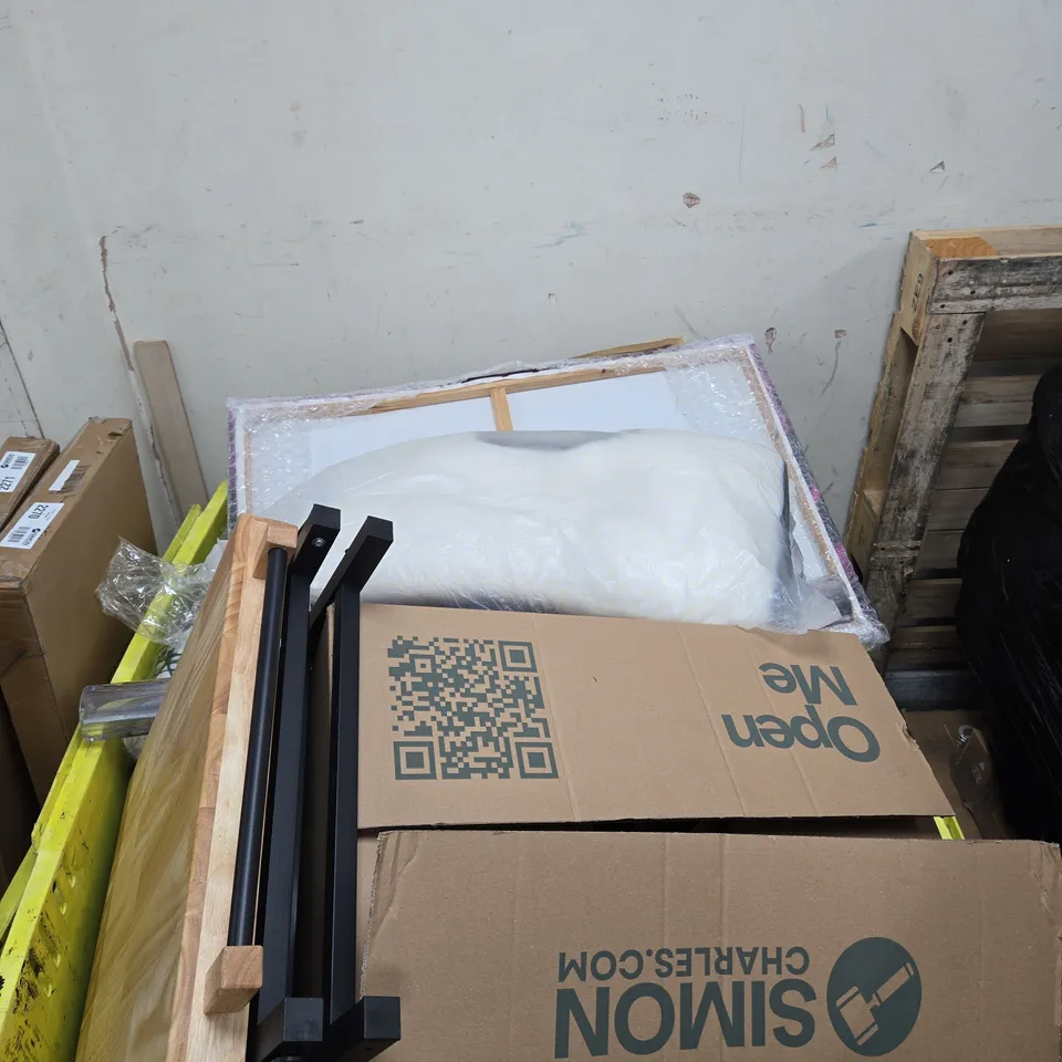 PALLET CONTAINING A LARGE AMOUNT OF ASSORTED ITEMS TO INCLUDE 5KG DUMBBELL, PILLOW, ARTIFICIAL FLOWER PETAL FENCE ETC