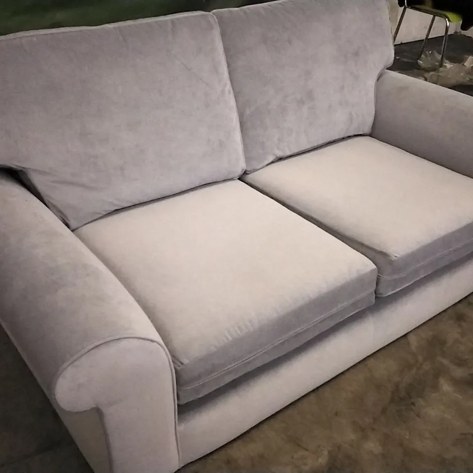 QUALITY DESIGNER LOUNGE CO 2 SEATER SOFA IN SILVER PLUSH FABRIC