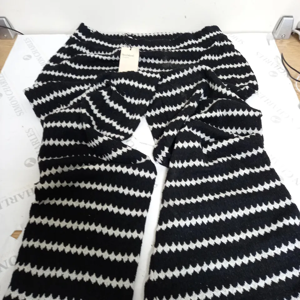 RIVER ISLAND STUDIOS RELAXED PANTS IN BLACK WITH WHITE STRIPES - UK 18