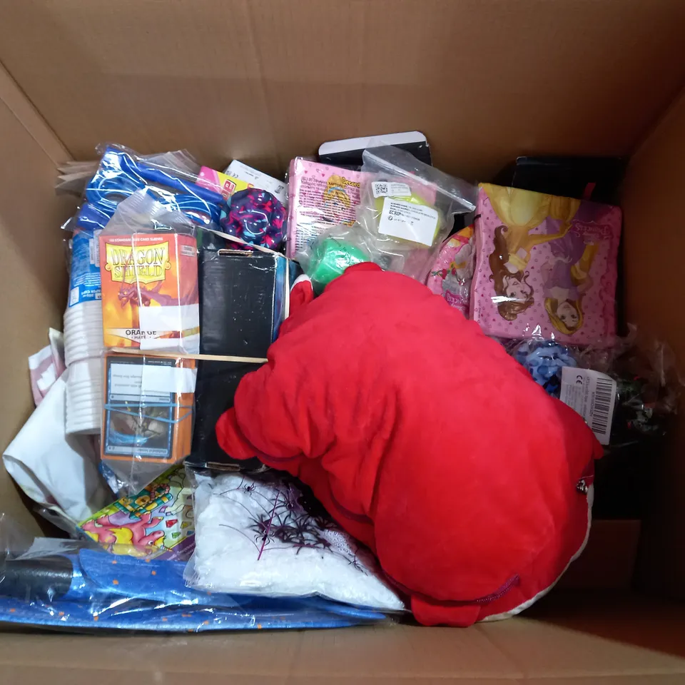 BOX OF APPROX 15 ASSORTED TOYS TO INCLUDE - UNO - LAYCOL BABY POOL FLOAT - HOLA DANCING DUCK ECT