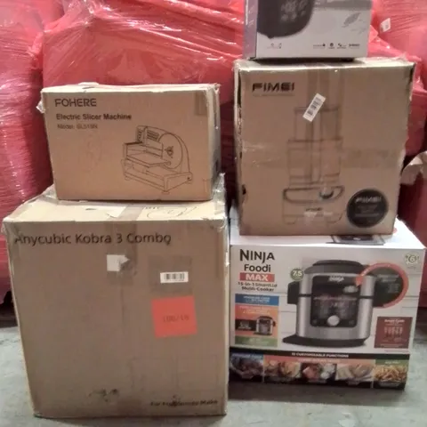 PALLET CONTAINING VARIOUS ASSORTED BOXED HOUSEHOLD ITEMS TO INCLUDE: NINJA FOODIE MAX MULTI-COOKER, ANYCUBIC KOBRA 3, FOOD PROCESSOR, ELECTRIC MEAT SLICER AND LOTS MORE UNMARKED BOXED ITEMS 