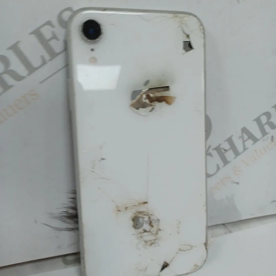 APPLE IPHONE XR IN WHITE 