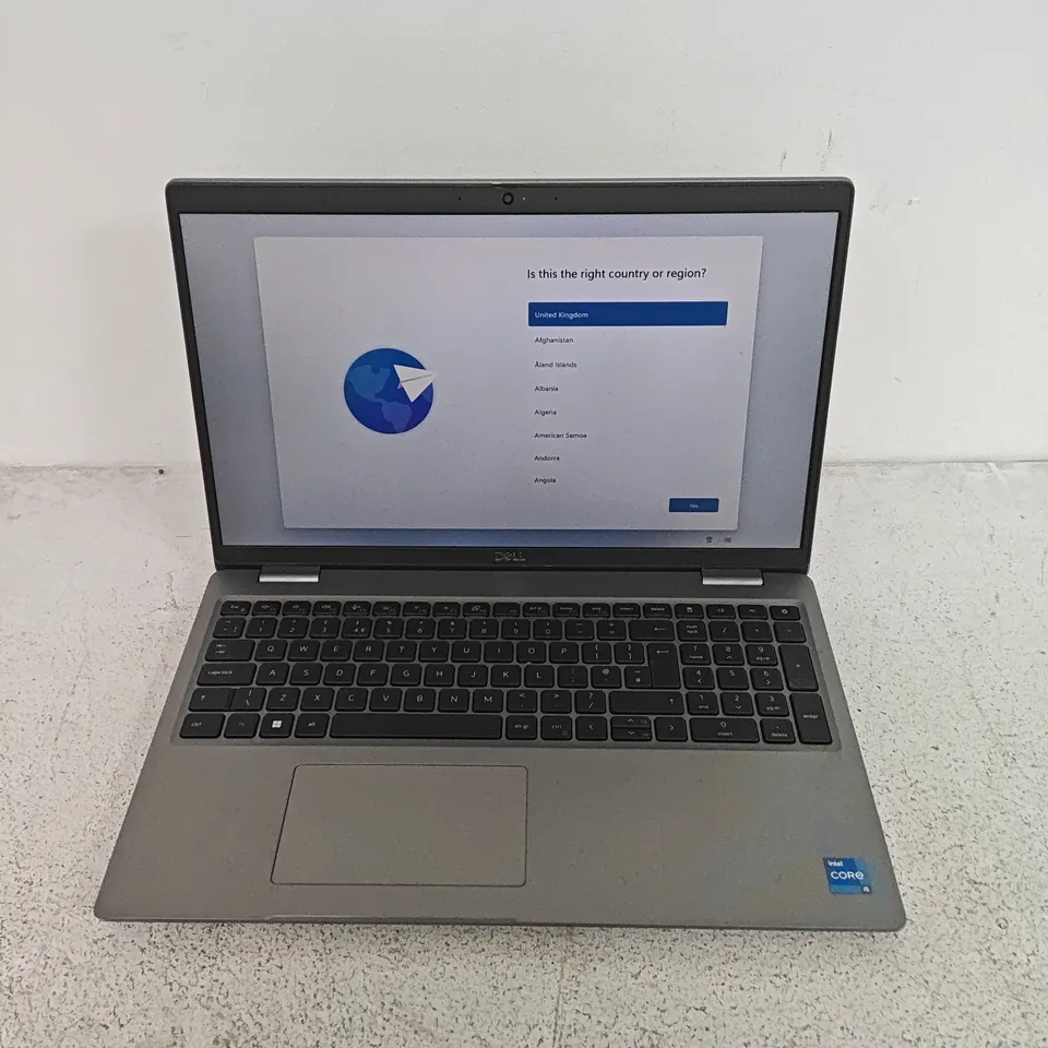 UNBOXED DELL LATITUDE 5520 INTEL CORE I5 LAPTOP IN SILVER - P104F