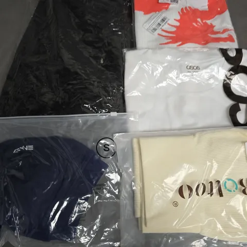 APPROXIMATELY 30 ASSORTED CLOTHING ITEMS IN VARIOUS SIZES, STYLES & COLOURS TO INCLUDE BRANDS SUCH AS CRUZE DENIM, ASOS, BERSHKA, ETC - COLLECTION ONLY