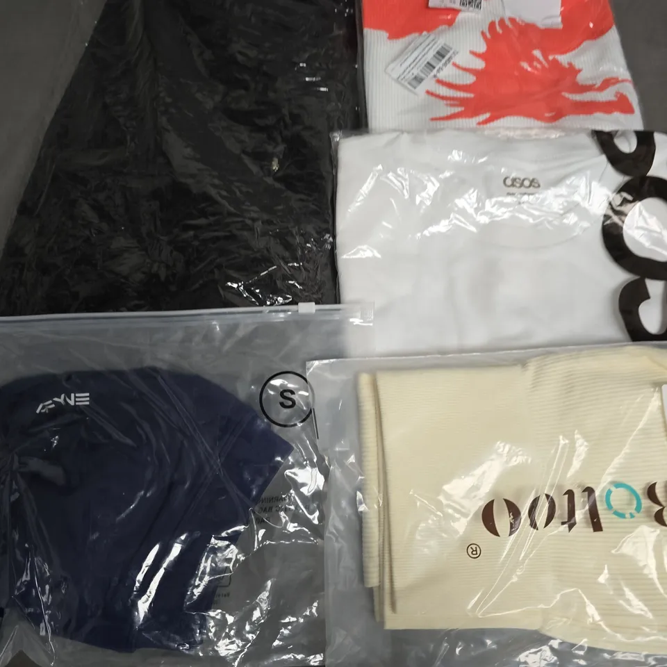 APPROXIMATELY 30 ASSORTED CLOTHING ITEMS IN VARIOUS SIZES, STYLES & COLOURS TO INCLUDE BRANDS SUCH AS CRUZE DENIM, ASOS, BERSHKA, ETC - COLLECTION ONLY