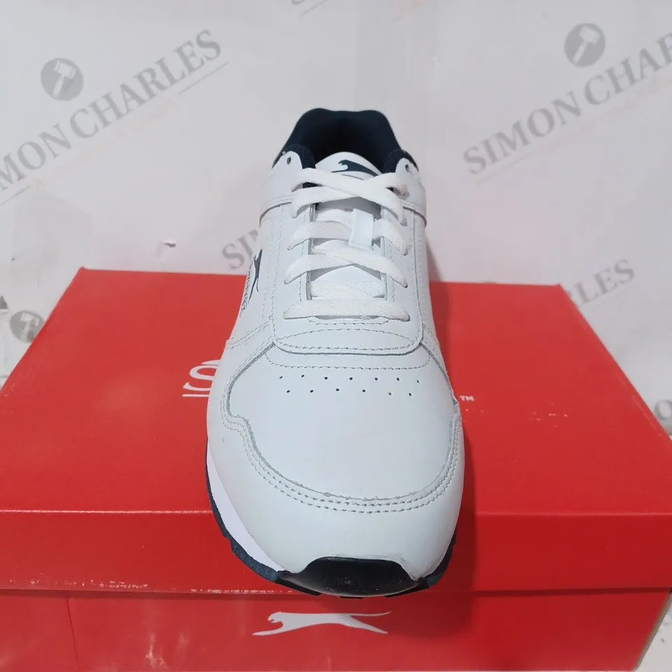 BOXED SLAZENGER CLASSIC WHITE TRAINERS - UK 8