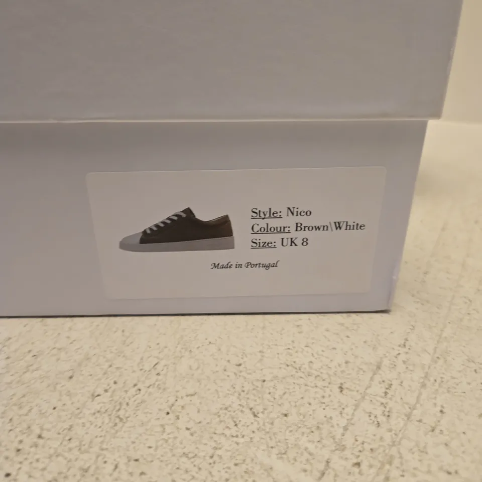 BOXED PAIR OF JUDE LLOW NICO BROWN & WHITE SNEAKER – UK 8