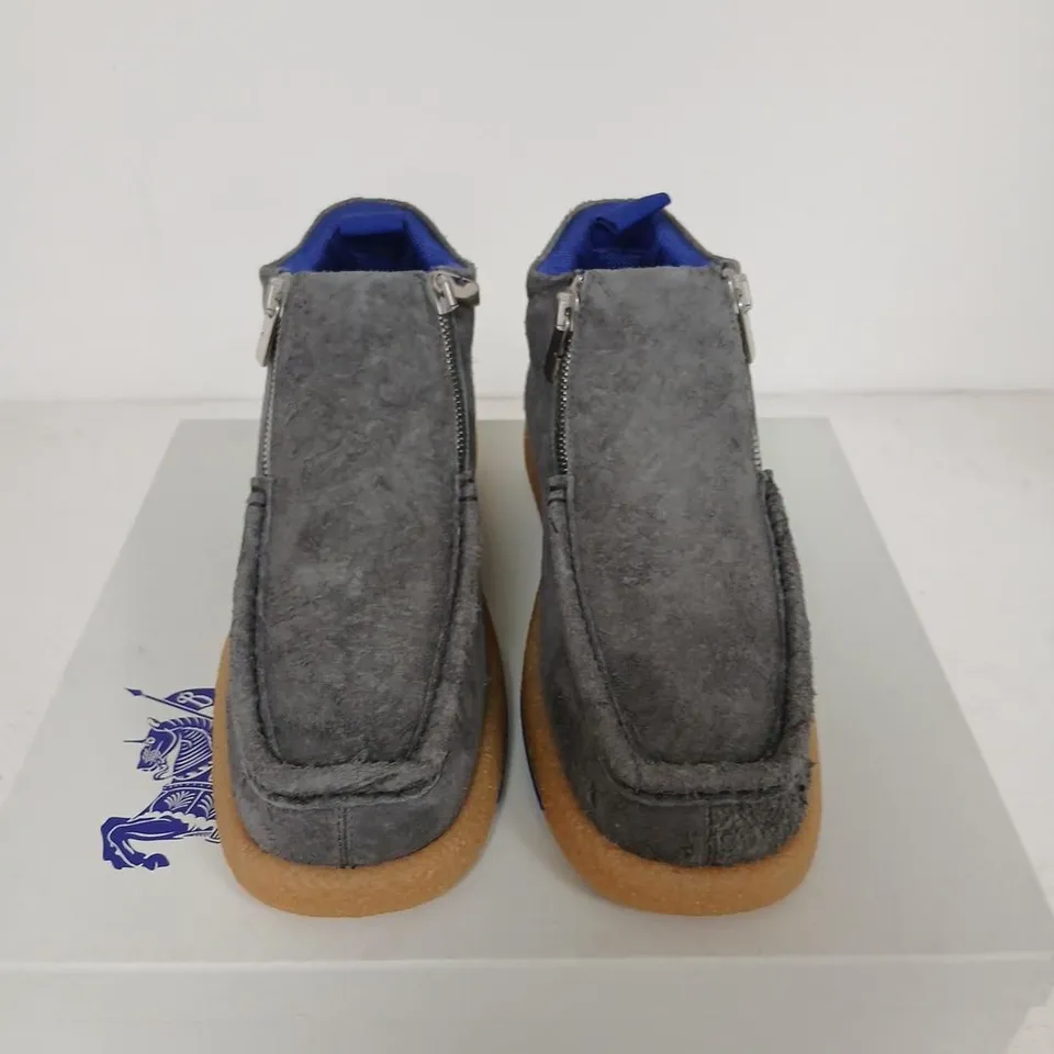 BURBERRY GREY SUEDE LEATHER ZIP BOOTS – UK 6 (EU 40)