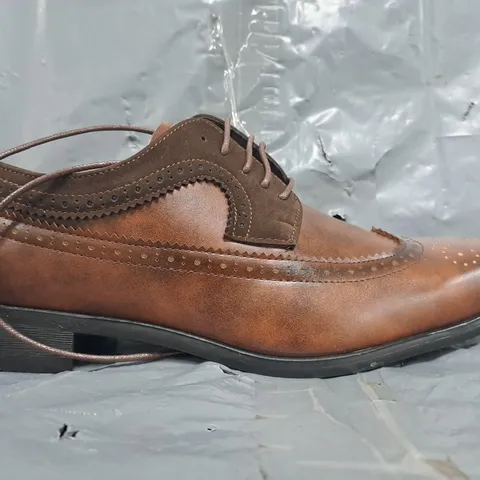 BOXED PAIR OF UNBRANDED LACE UP SHOES IN BROWN SIZE EU 45
