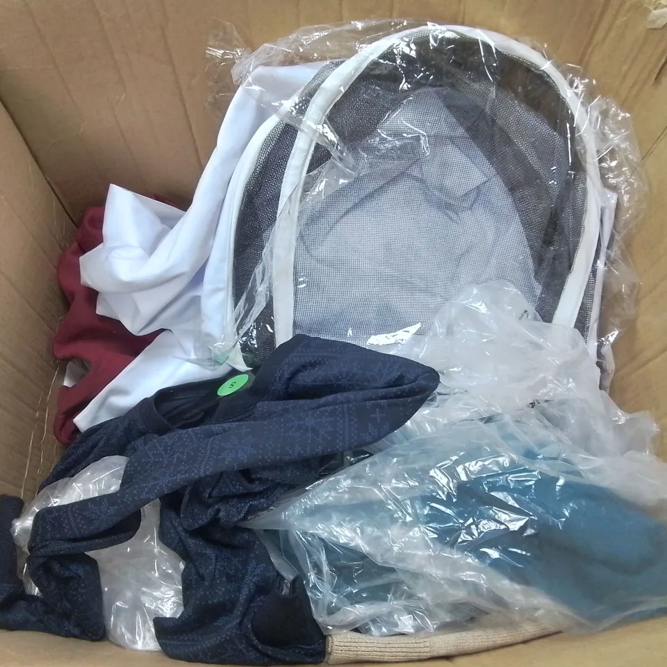 LOT OF APPROXIMATELY 15 ASSORTED CLOTHING ITEMS TO INCLUDE LONG SLEEVE JUMPERS - VARIOUS SIZES