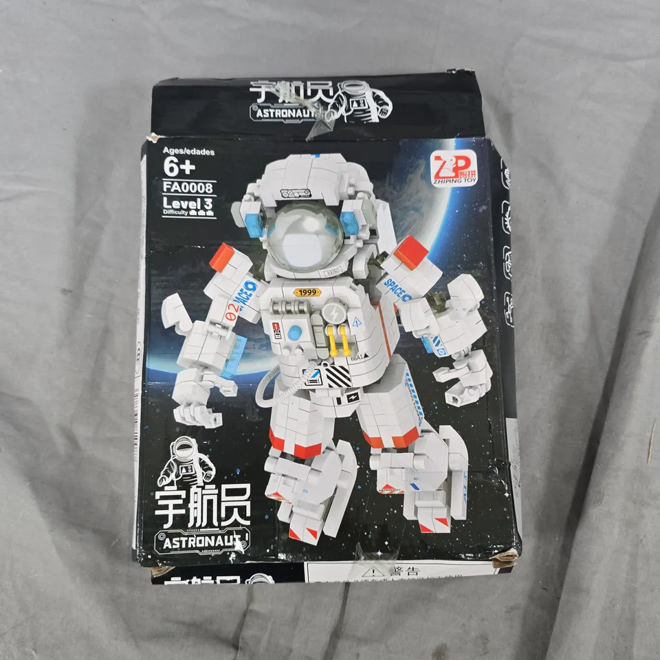 ASTRONAUT SPACE ROBOT BUILD TOY – FA0008 LEVEL 3 (AGES 6+) BOXED