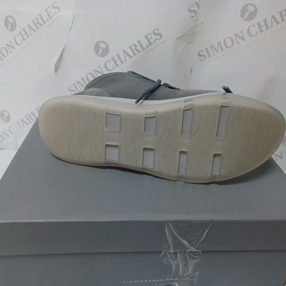 VIONIC WHITEY HIKER BOOTS SIZE 6