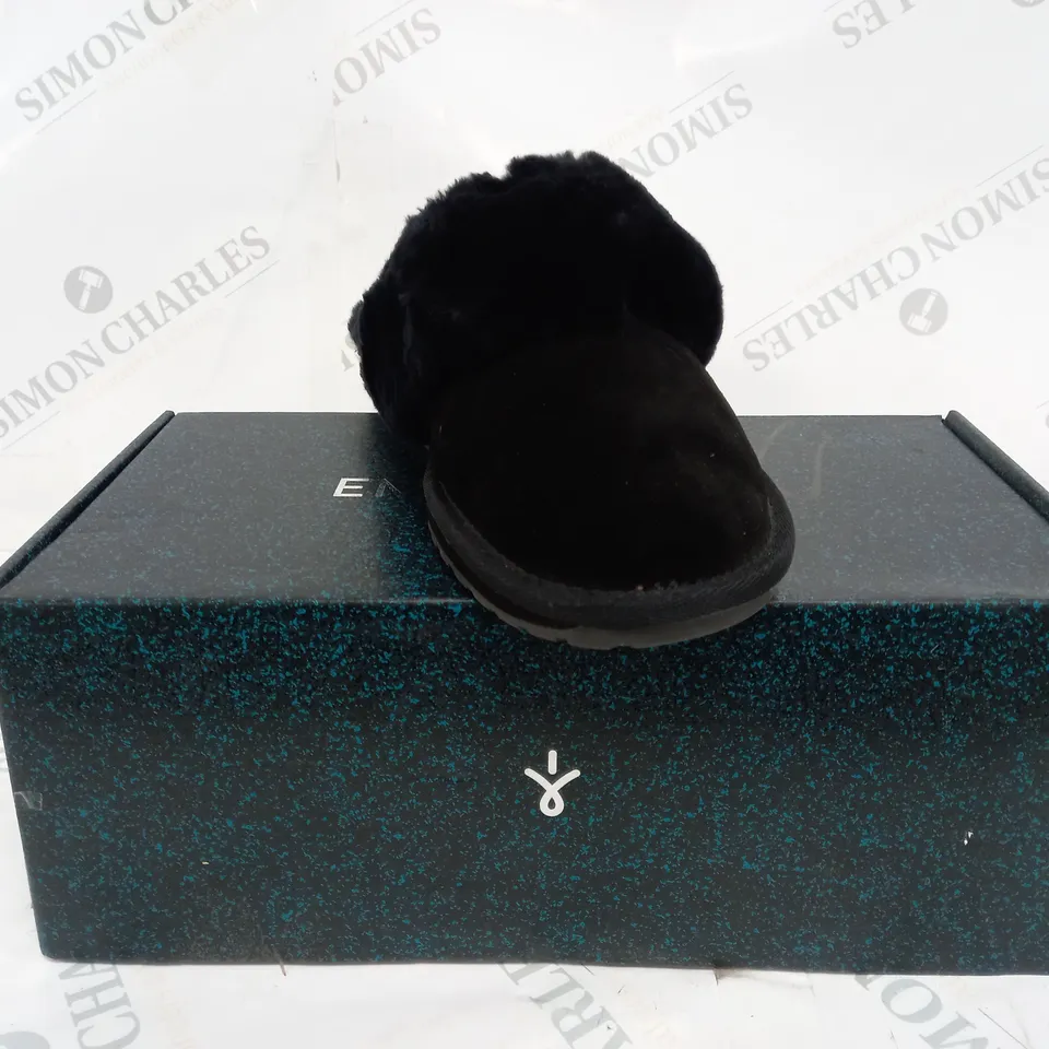 BOXED PAIR OF EMU AUSTRALIA NEST "JOLIE" SHEEPSKIN SLIPPERS - UK SIZE 6, BLACK