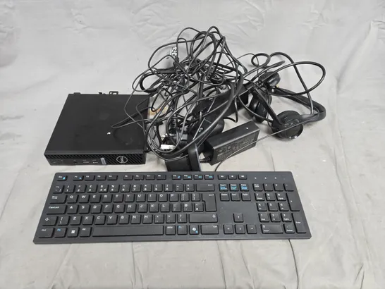 Lot 2107: DELL DESKTOP PC TOWER WITH KEYBOARD AND CABLES - 5481859 ...